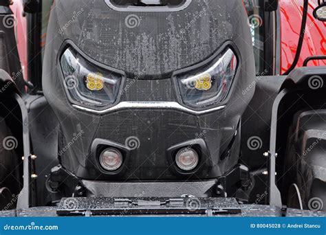 Tractor Front View 的图像结果