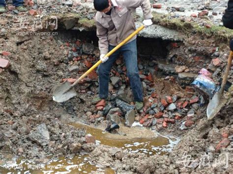芜湖：挖掘机挖断天然气管道导致天然气泄露_新浪新闻