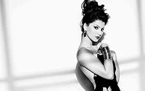 Green Panda®-Beautiful Actress Urvashi Rautela HD Wallpaper Multicolor ...
