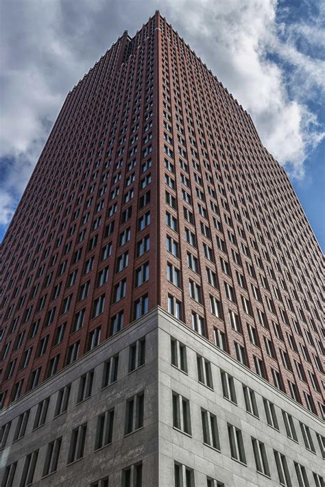 City Building Exterior 的图像结果