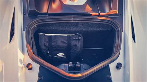 Full-throttle in the Ford GT | Top Gear