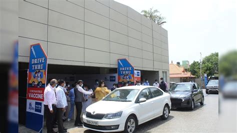 Apollo Drive Thru Vaccination Camp: அப்பல்லோ புரோட்டான் புற்றுநோய் ...