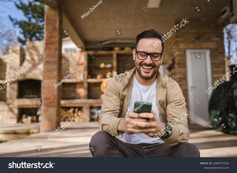 Free Stock Image Someone Using an App 的图像结果