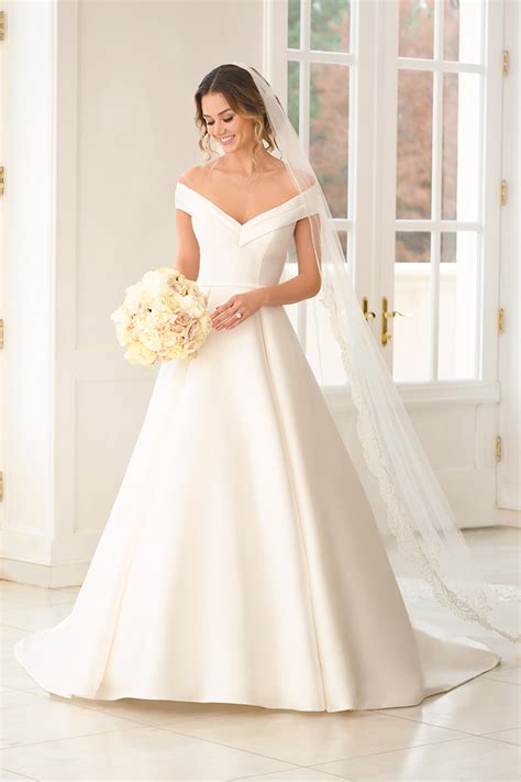 Stella York | Jaynes Bridalwear in Doncaster, England - 6865 | Jayne's Bridalwear