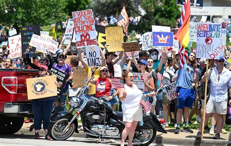 Recap: No Kings Trump protests across Kansas City metro | Kansas City Star