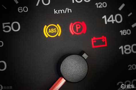 汽车ABS故障灯亮了，它的刹车还好使吗？此时的汽车还能开吗？_制动