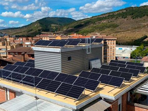 https://solartres60.com/wp-content/uploads/2022/09/Instalacion-placas-solares-comunidad-vecinos-Villava-Navarra-768x576.jpg