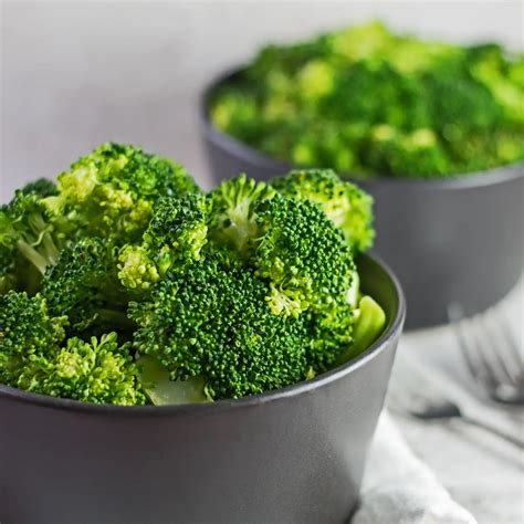 How To Steam Broccoli In The Microwave: A Quick & Easy Method