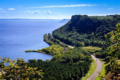 Celebrated Chef Diane Moua Opens Diane’s Place - Woodbury Magazine