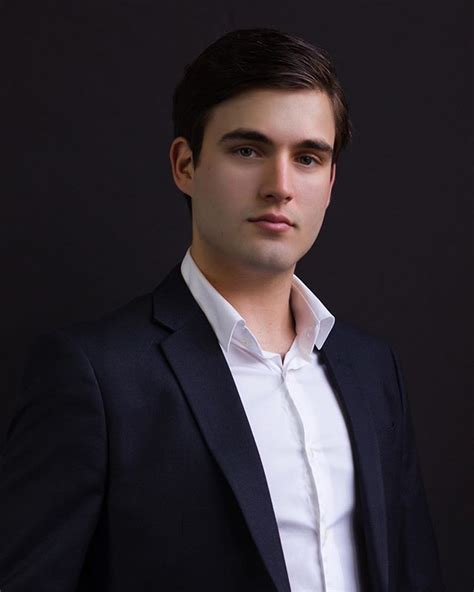 Business Man Headshot 的图像结果