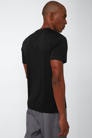 Reebok India Official | Reebok Men T Shirt Online at reebok.abfrl.in ...