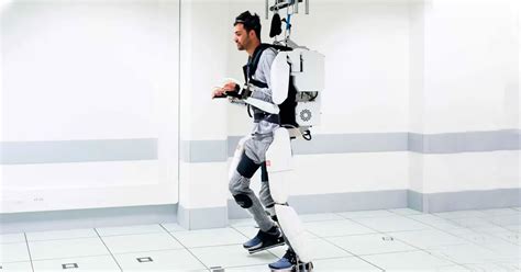 This Exoskeleton Suit Helps Paralyzed Man Walk Again - MobyGeek.com