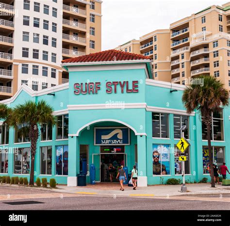 Surf clothes shop hi-res stock photography and images - Alamy