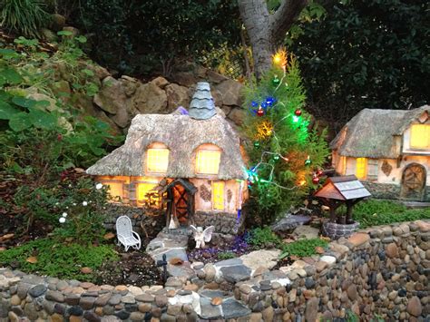 Christmas Fairy Garden: Festive Fairy Door Decor