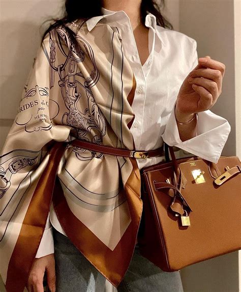 42 Hermes Scarf Outfits: What To Wear With a Hermes Scarf? | Lenços ...