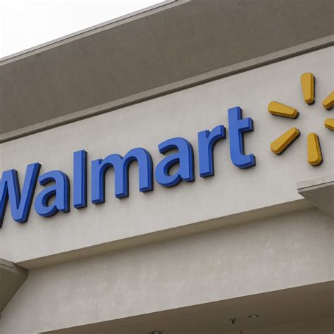 What Does It Mean to Drink Whiskey Neat? - Men's Journal