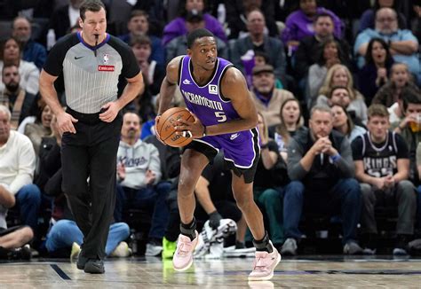 De'Aaron Fox Trade Landing Spots Debated by NBA Fans amid Lakers, Nets ...