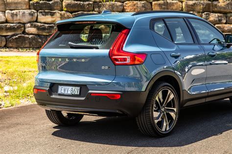 Volkswagen T-Roc vs Volvo XC40 Comparison | CarExpert
