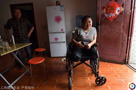 汶川地震女孩17年后嫁施救人最新素材