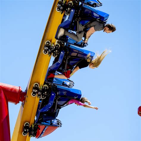 Six Flags Is Having a Seriously Scary Summer - WSJ