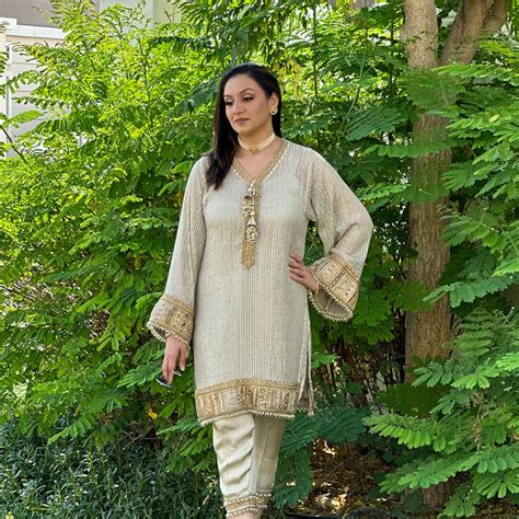 Elevate Your Style: Essential Tips for Wearing Kurtis with Confidence ...