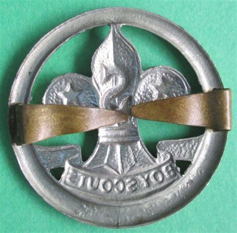 A ROVER SCOUTS BOY SCOUTS CAP BADGE