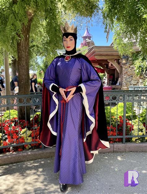 Evil Queen Disneyland 2022
