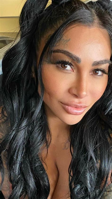 Pin van Master MendozA op Brittanya Razavi 187 ⭐⭐⭐⭐⭐