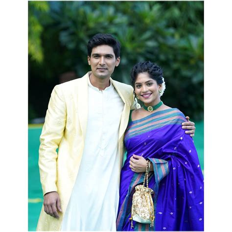 Photos: प्रेक्षकांची लाडकी जोडी समृद्धी केळकर-हर्षद अतकरी 'या ...