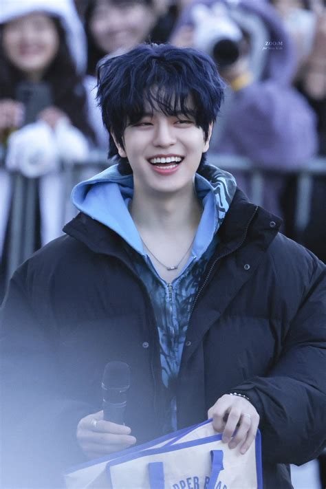 Pin de skzoomanic em Stray kids | Sorriso lindo, Seu sorriso é lindo, O ...