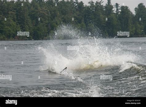 Lake ontario wave hi-res stock photography and images - Alamy