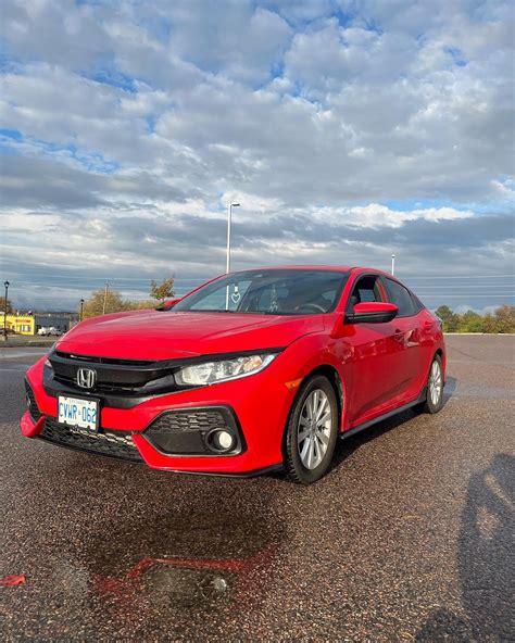 17 hatchback sport, the snow always makes Hondas just POP : r/civic