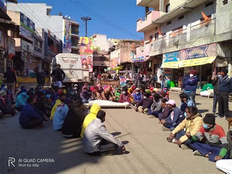 Badnawar: Sanitation workers stage protest over colleague's suicide