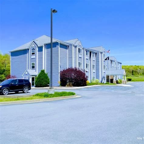 MICROTEL INN & SUITES BY WYNDHAM HAZELTON/BRUCETON MILLS - Hotel ...