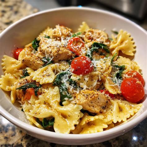 25-Minute Chicken Bow Tie Pasta Recipe - Irresistible & Easy ...