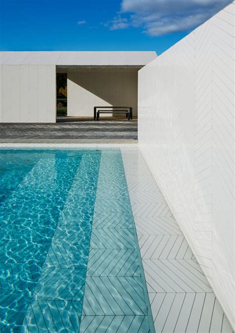 4 Unconventional Swimming Pool Tiles Designs We're Loving
