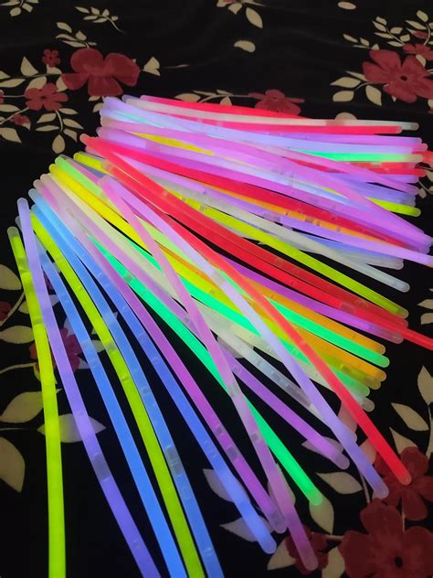 Party Propz Glow In The Dark Neon Bands - 50Pcs Glowing Stick With ...