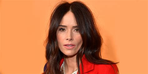 Abigail Spencer Flaunts Cleavage & Looks ‘Flawless’ at 41 in Emerald Green Dress