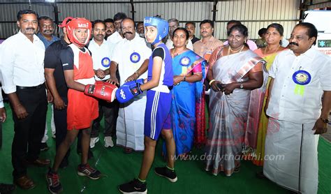 Boxing Match First Row 的图像结果