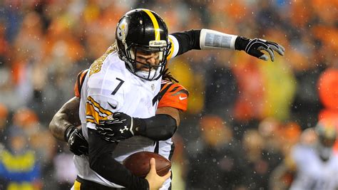 Ben Roethlisberger's torn shoulder ligaments leave QB's status uncertain
