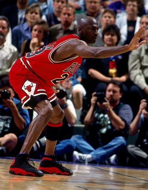 NBA球员上脚：乔丹穿过的经典战靴，Air Jordan是怎么来的？_腾讯新闻