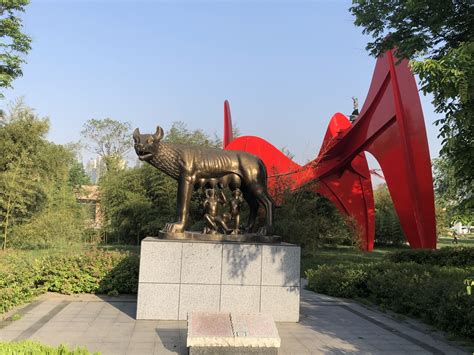 科学网—临沂街心公园的红色雕塑群 - 刘钢的博文