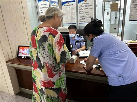 广州警方启用全新中国公民出入境接待大厅(组图)-特种装备网