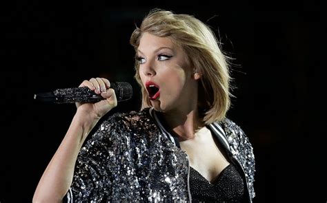 (中字）霉霉Taylor Swift超级碗预热演唱会第一部分 超带感_三次元音乐_音乐_bilibili_哔哩哔哩