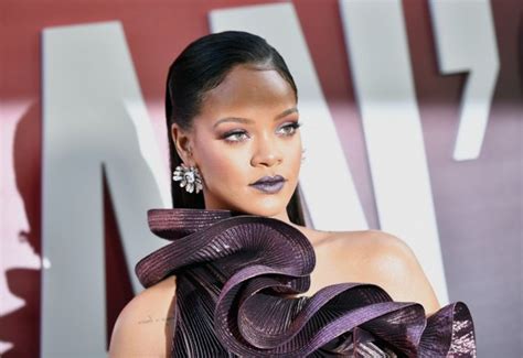 5 Potret Rihanna yang Tampil Modis saat Hamil | kumparan.com
