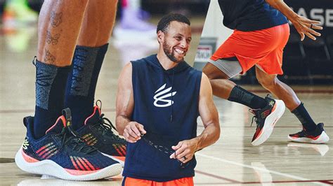Logo Di Stephen Curry Under Armour Cut In Half: Under Armour Curry