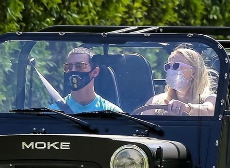 Sophie Turner is committed to wearing a face mask in public; these ...
