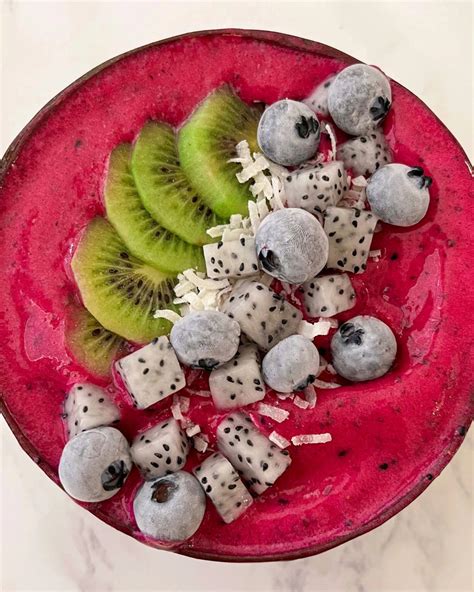 How to Make an Easy Vibrant Pitaya Smoothie Bowl - FeedMi Recipes