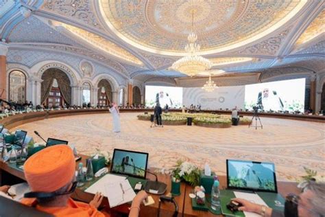 Top Indian seer preaches message of peace, unity at MWL conference in ...