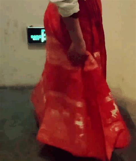 出裙子塞什么礼物最新素材